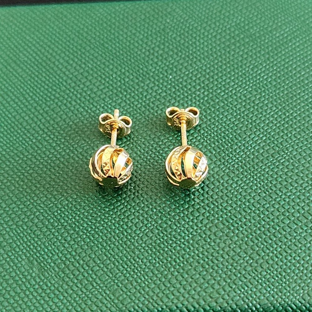 Ball design earrings